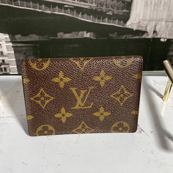 Authentic Louis Vuitton Monogram Card Holder - Picture 7 of 12